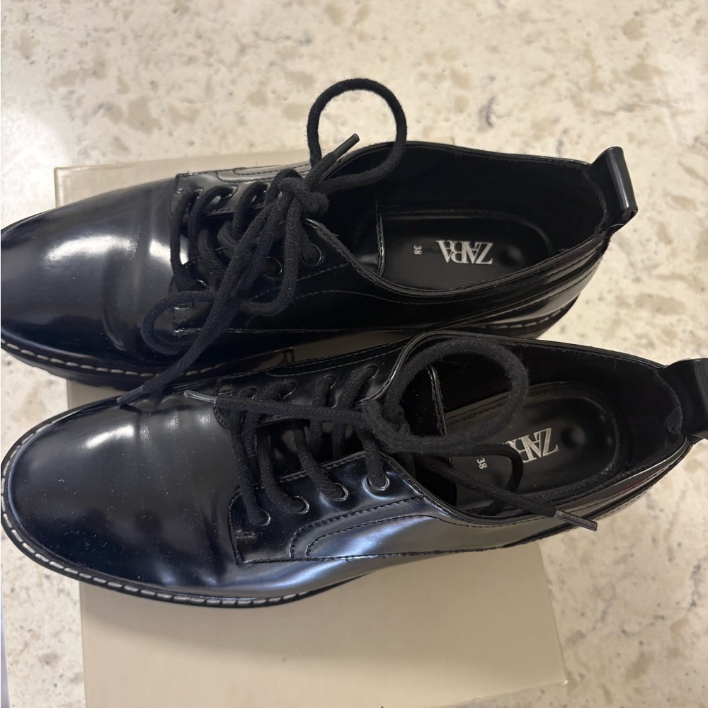 🌻SOLD🌻 Zara Women’s Glossy Black Oxfords
